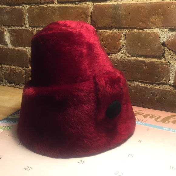 Repost - Otto Lucas Lipstick Red Hat VINTAGE 1950 - Picture 1 of 5